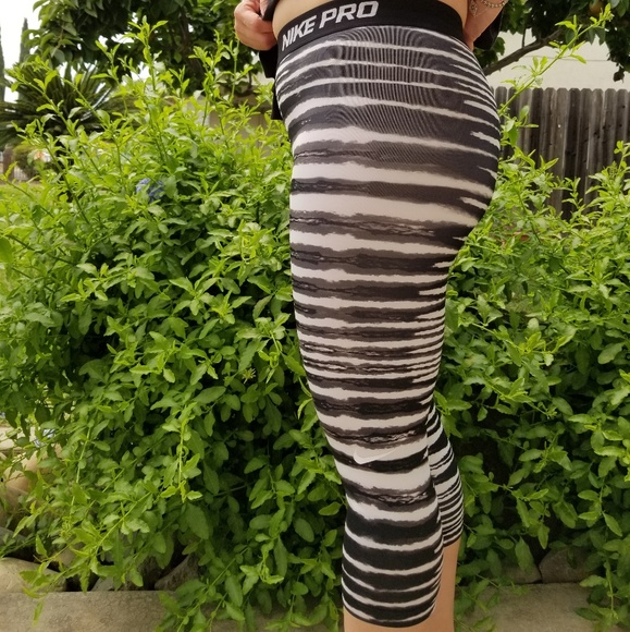 Nike Pro Cropped legging in leopard print - Picture 3 of 5